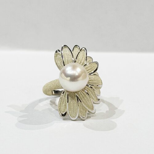 Кольцо с жемчугом и эмалью из серебра 925 пробы