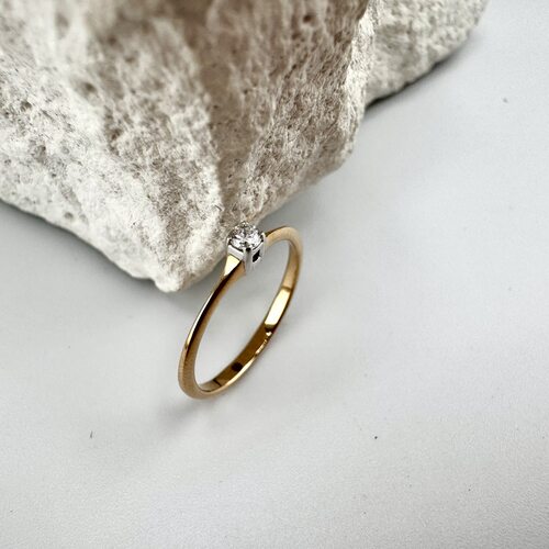 Кольцо с бриллиантом из золота 585 пробы