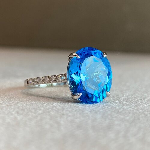 Кольцо с топазом и бриллиантами из белого золота 585 пробы