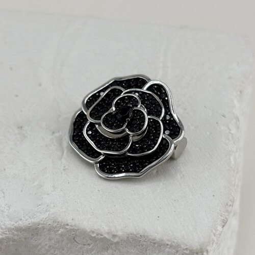 Брошь "Цветок" со шпинелью из серебра 925 пробы