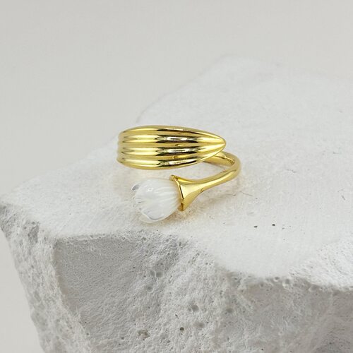 Кольцо "Цветок" с перламутром из серебра 925 пробы с позолотой арт. CAR5019