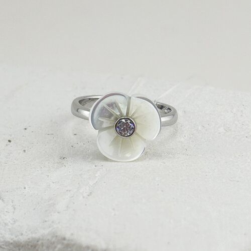 Кольцо "Цветок" с перламутром и фианитами из серебра 925 пробы