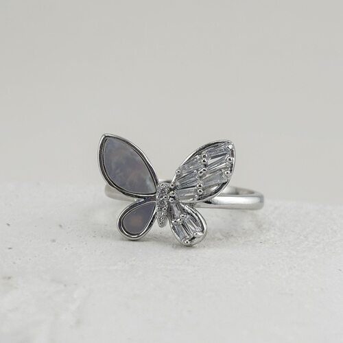 Кольцо "Бабочка" с фианитами и перламутром из серебра 925 пробы