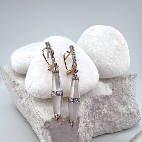 Серьги с бриллиантами и перламутром из золота 585 пробы