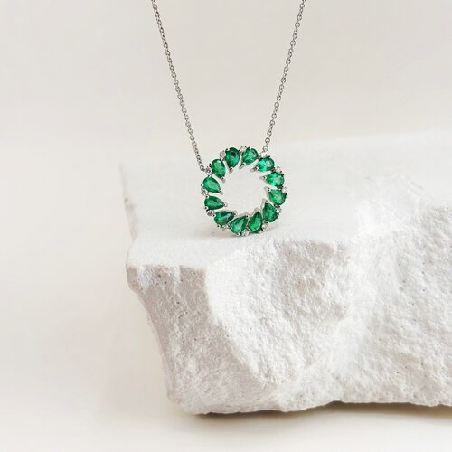 Колье с изумрудами и бриллиантами из белого золота 585 пробы