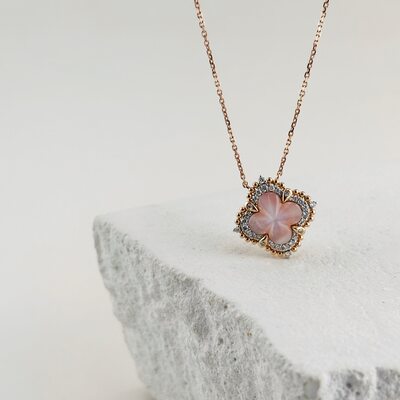 Колье "Клевер" с перламутром и бриллиантами из золота 585 пробы