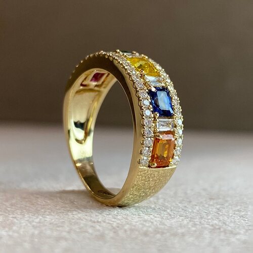 Кольцо с сапфирами и бриллиантами из желтого золота 585 пробы