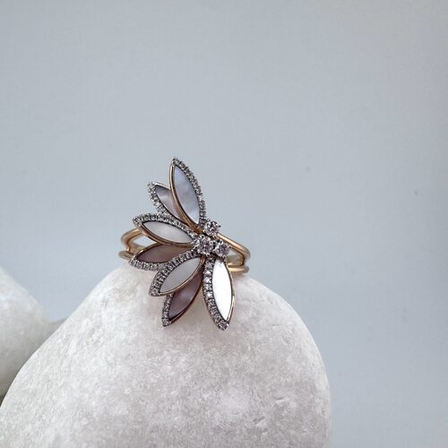 Кольцо с бриллиантами и перламутром из золота 585 пробы