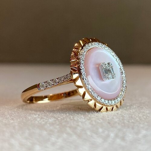 Кольцо с бриллиантами и перламутром из золота 585 пробы