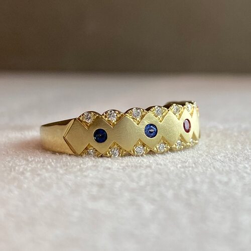 Кольцо с сапфирами и бриллиантами из желтого золота 585 пробы