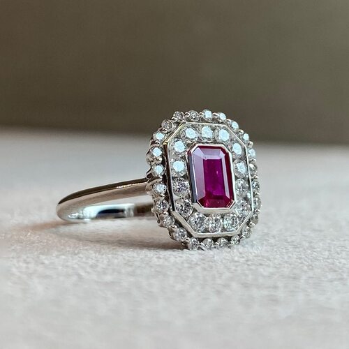 Кольцо с рубином и бриллиантами из белого золота 585 пробы