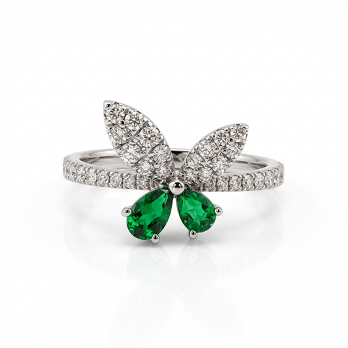 Кольцо "Бабочка" с изумрудами и бриллиантами из белого золота 585 пробы