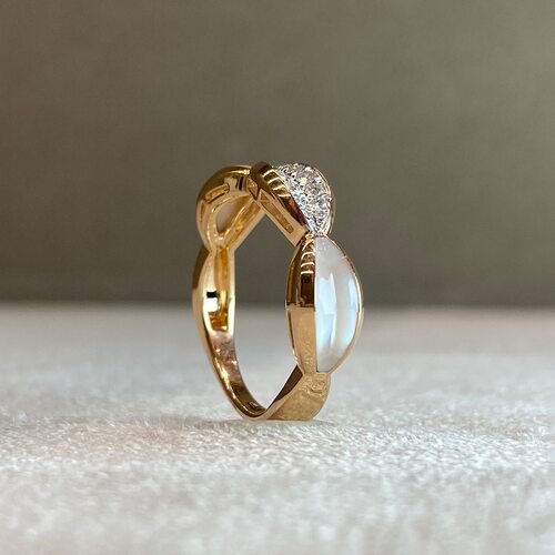 Кольцо с бриллиантами и перламутром из золота 585 пробы