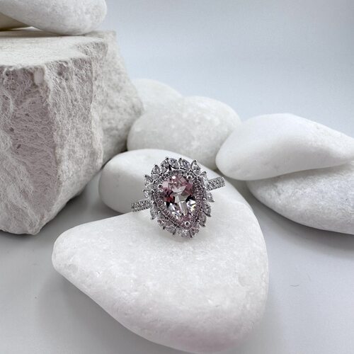 Кольцо с морганитом и бриллиантами из золота 585 пробы