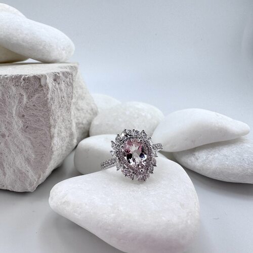 Кольцо с морганитом и бриллиантами из золота 585 пробы