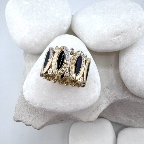 Кольцо с ониксом и бриллиантами из золота 585 пробы