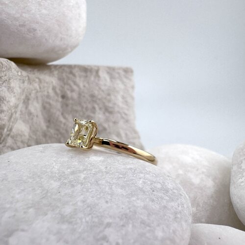 Кольцо с бриллиантом из золота 585 пробы