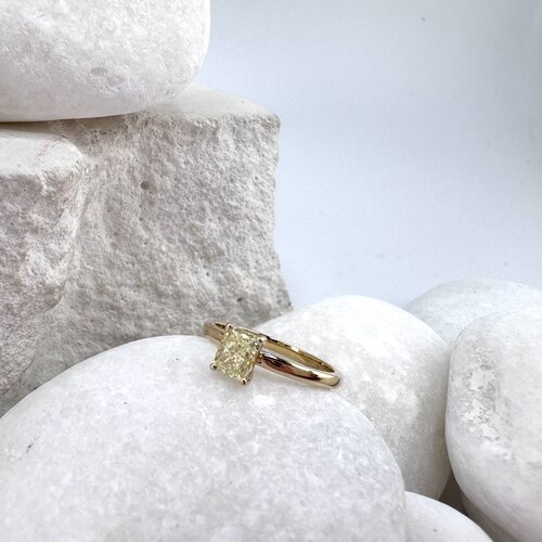 Кольцо с бриллиантом из золота 585 пробы