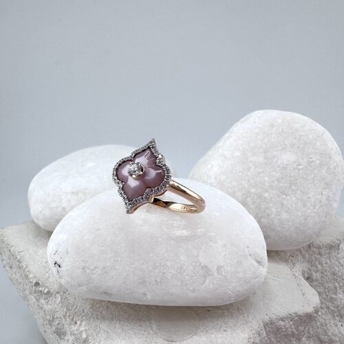 Кольцо с бриллиантами и перламутром из золота 585 пробы