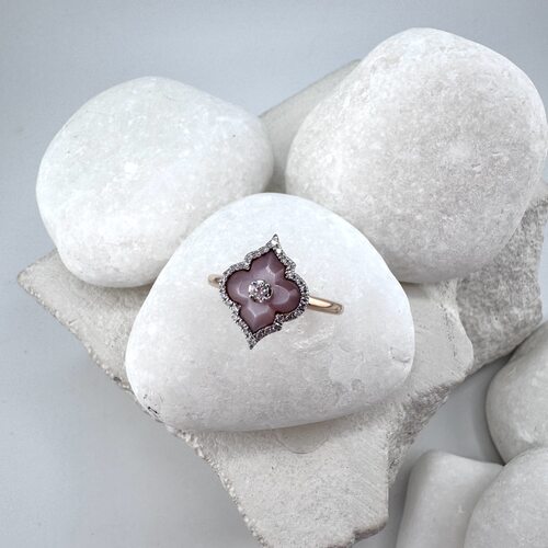 Кольцо с бриллиантами и перламутром из золота 585 пробы