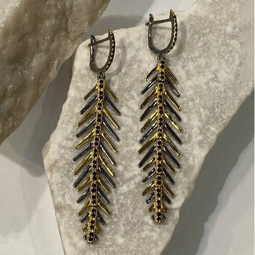 Серьги "Перья" со шпинелью из серебра 925 пробы с позолотой