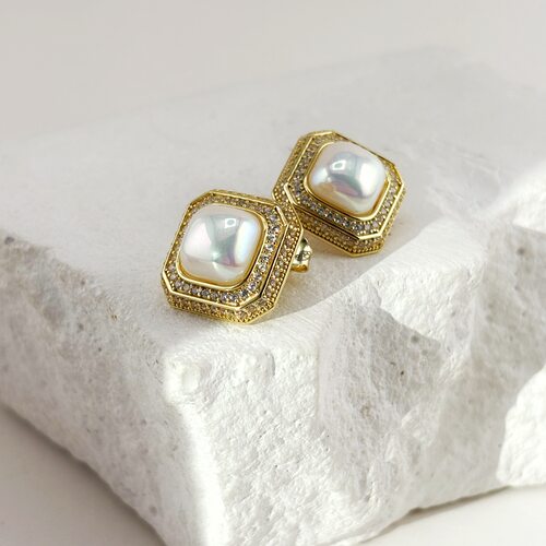 Серьги с фианитами и жемчугом из серебра 925 пробы с позолотой