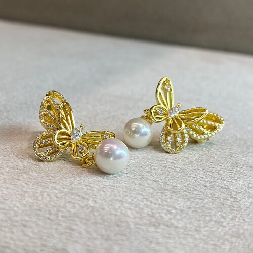 Серьги с фианитами и жемчугом из серебра 925 пробы