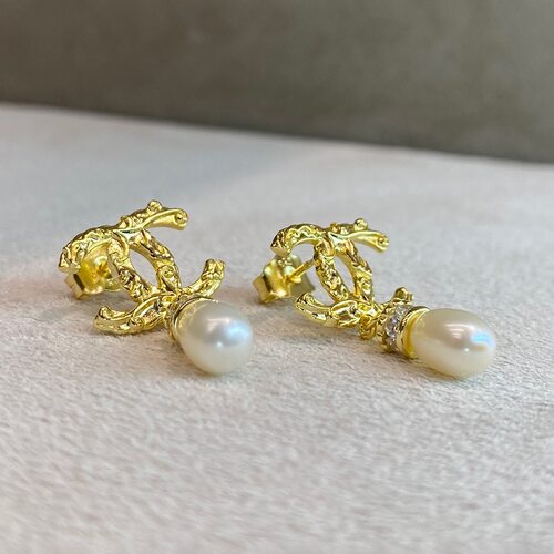 Серьги с фианитами и жемчугом из серебра 925 пробы