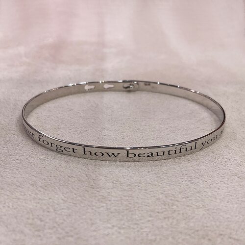 Браслет "Never forget how beautiful you are" из серебра 925 пробы