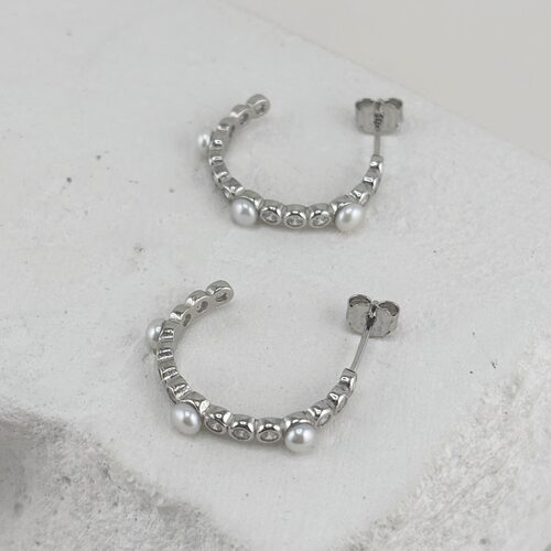 Серьги с жемчугом и фианитами из серебра 925 пробы