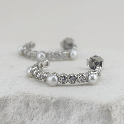 Серьги с жемчугом и фианитами из серебра 925 пробы