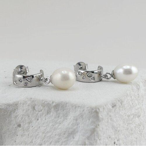 Серьги с жемчугом и фианитами из серебра 925 пробы