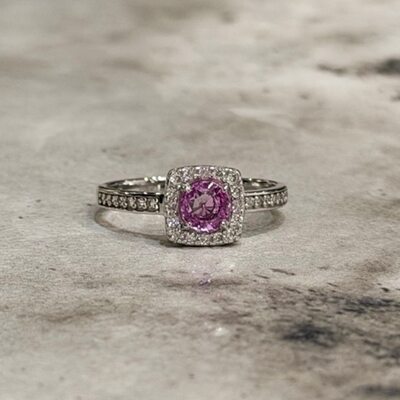 Кольцо с сапфиром и бриллиантами из белого золота 585 пробы