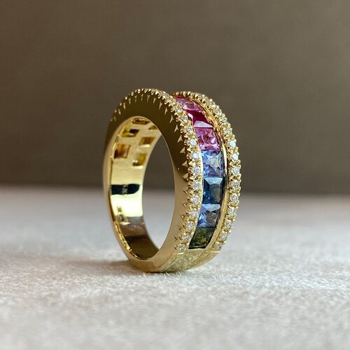 Кольцо с рубинами, сапфирами и бриллиантами из желтого золота 585 пробы