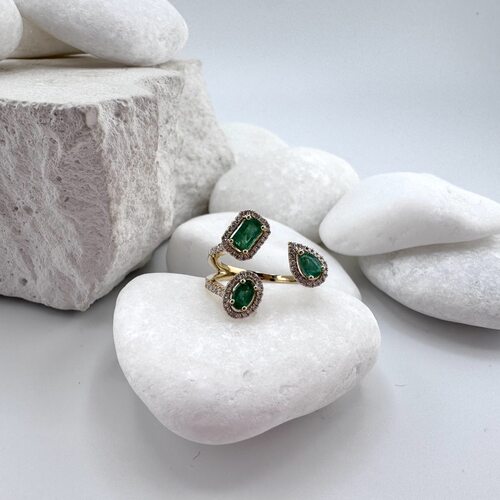 Кольцо с изумрудами и бриллиантами из золота 585 пробы