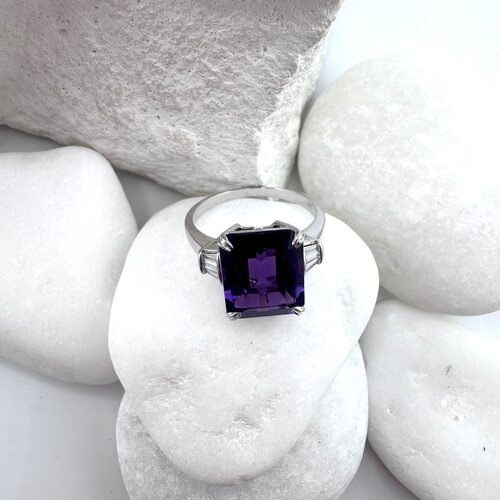 Кольцо с аметистом и бриллиантами из золота 585 пробы