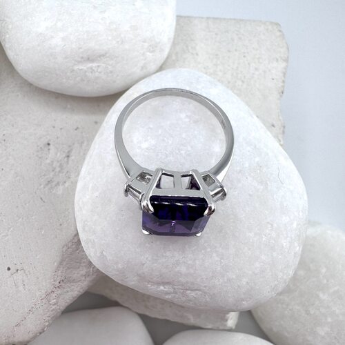 Кольцо с аметистом и бриллиантами из золота 585 пробы