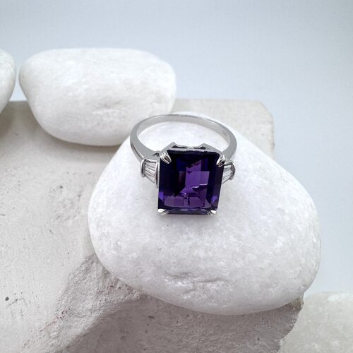 Кольцо с аметистом и бриллиантами из золота 585 пробы