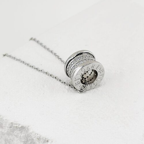 Колье с фианитами и эмалью из серебра 925 пробы