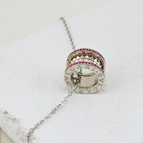 Колье с фианитами и эмалью из серебра 925 пробы