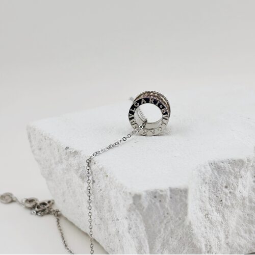 Колье с фианитами и эмалью из серебра 925 пробы