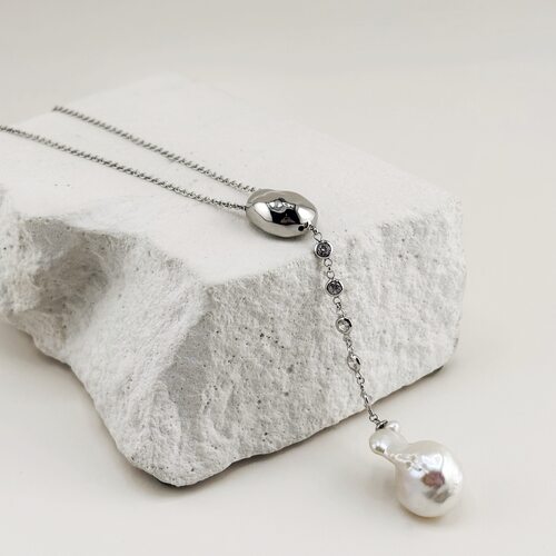 Колье с жемчугом и фианитами из серебра 925 пробы