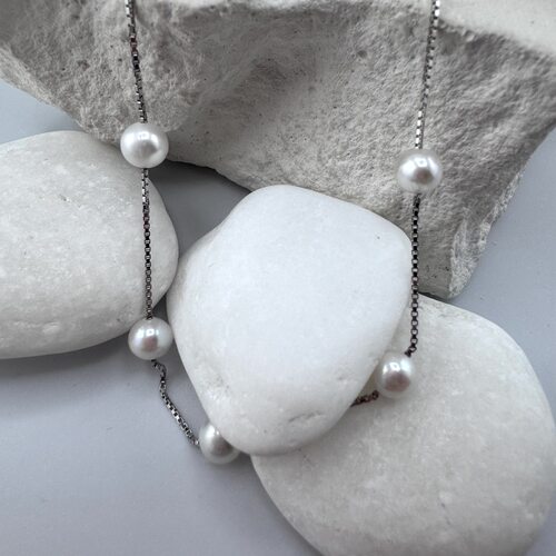 Колье с жемчугом и фианитами из серебра 925 пробы