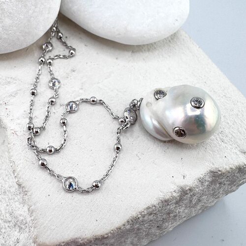 Колье с жемчугом и фианитами из серебра 925 пробы