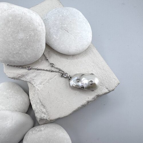 Колье с жемчугом и фианитами из серебра 925 пробы