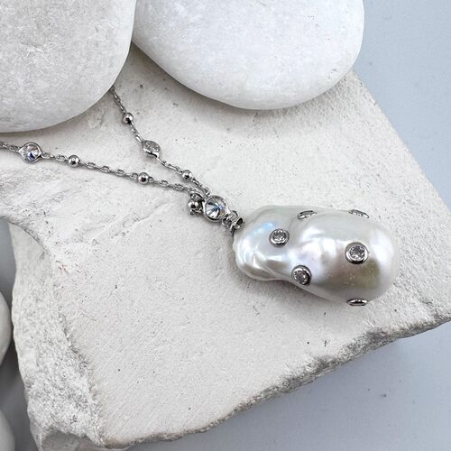 Колье с жемчугом и фианитами из серебра 925 пробы