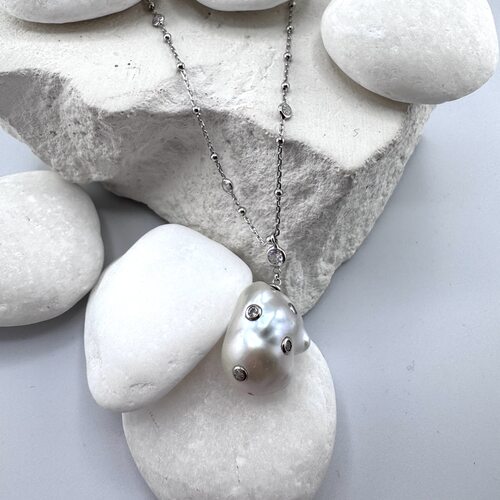 Колье с жемчугом и фианитами из серебра 925 пробы