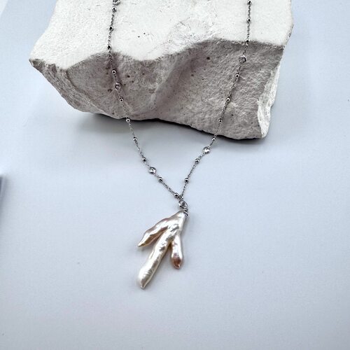 Колье с перламутром и фианитами из серебра 925 пробы