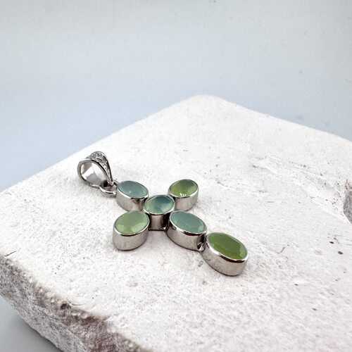 Подвеска с нефритом из серебра 925 пробы