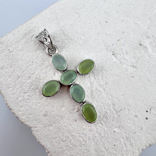 Подвеска с нефритом из серебра 925 пробы